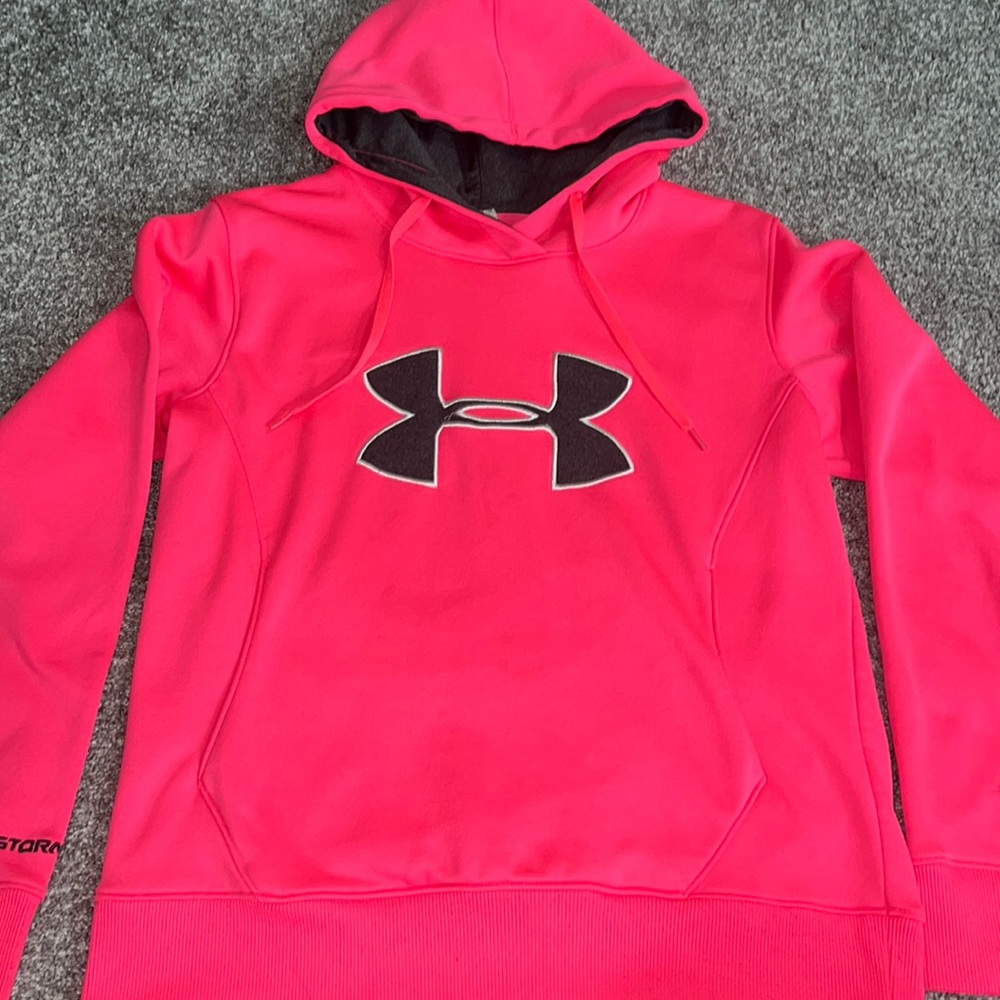Woman’s medium under Armour hoodie